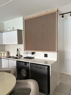 Lagoon-Facing 3 Bedroom Apartment At The Blyde - 3