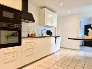 Comfortable 3 Bedroom Villa Near Volvo and SKF - 8