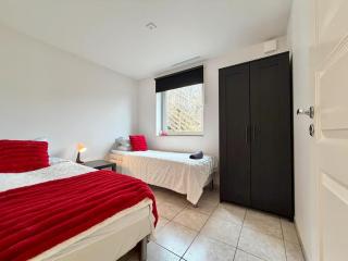 Comfortable 3 Bedroom Villa Near Volvo and SKF - 4