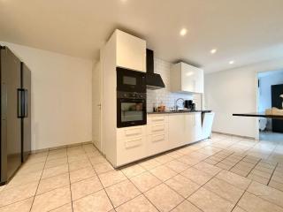 Comfortable 3 Bedroom Villa Near Volvo and SKF - 2