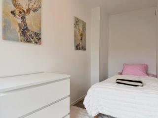 Workers and Family Home 7 Private Bedrooms Sleeps 16 Central Gothenburg - 2