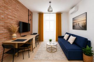 Quiet Apartment • 1BR • Old Town • A/C & Elevator - 5