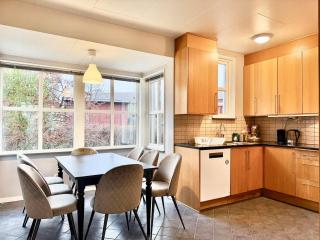 Workers & Family Villa 6BR 9 Beds 2 Baths Near Volvo - 6