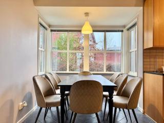 Workers & Family Villa 6BR 9 Beds 2 Baths Near Volvo - 5