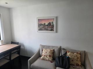 Beautiful 2 Bedroom House - Sleeps Max 5 - Private Neighbourhood - 2
