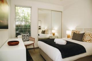 Luxurious Poolside Coastal Escape - 6