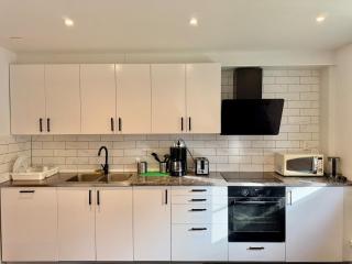6 Bedroom Villa for Workers With Free Parking - 8