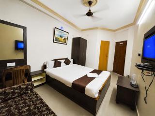 Sea View Budget Hotel Shree - G Holiday Puri Hotel - Near Sea Beach & Near Shree Jagannath Temple - Fully Air Conditioned Rooms - Free Wi-Fi - Lift - Restaurant - and PAID SWIMMING POOL - Best Family Hotel In Puri - 2