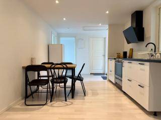 Workers Villa Near All Worksites 5 Bedrooms 8 Beds - 2