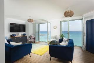 Mermaids - Beachfront, Dog friendly, Balcony - 9