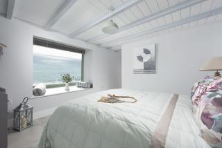 Mermaids - Beachfront, Dog friendly, Balcony - 5