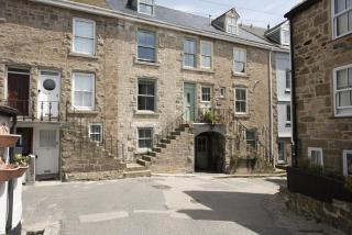 Mermaids - Beachfront, Dog friendly, Balcony - 3
