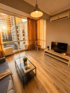 Panoramic View Apartment in City Center - 3