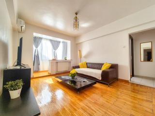 FLH - Sunny Downtown 2BD Apt - 0