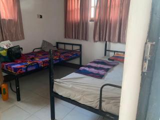 Courtyard Hostel Negombo - 1