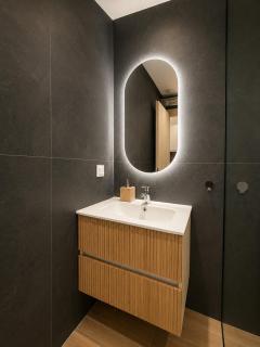 Patrwn 28 Studio 1 by Sotega Lux - 1
