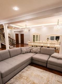 Elegant Family Villa with Pool & Garden - 6