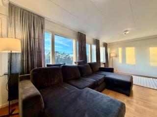 Workers Villa With 5 Bedrooms 8 beds 2 bath And Free Parking - 5