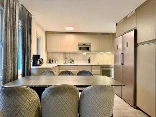 Workers Villa With 5 Bedrooms 8 beds 2 bath And Free Parking - 3