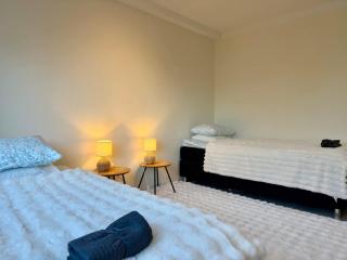 Workers Villa With 5 Bedrooms 8 beds 2 bath And Free Parking - 2