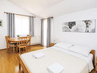 Apartment Ein Apartment im Ferienhaus Zweirosen by Interhome - 8