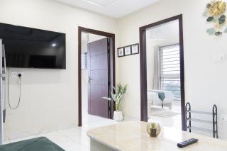 Musafir Retreat- Private Balcony -Air Conditioned -Netflix- Amazon- YT Premium - 8