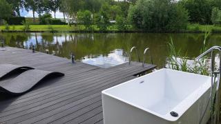 Carafun met buitenbad aan het water - 7