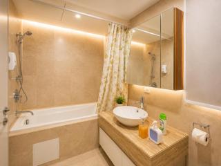 Near Pavilion Bukit Bintang Fairlane Residence Kuala Lumpur By Sunflower Suites - Kuala Lumpur - 3