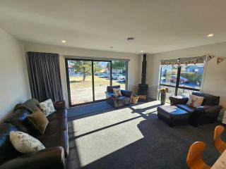 New Build Walk to Town Fire Sleeps 5 Wi-Fi - 1