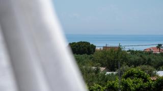 Ocean Breeze Apartment Sea View 100m from Beach - 8
