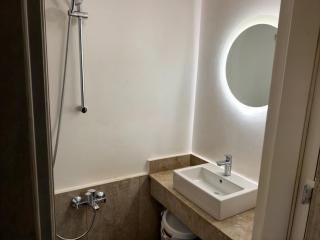 Bali studio very economy stay bed and bath - 3