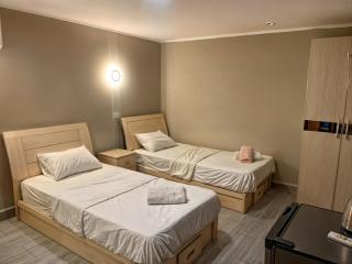 Bali studio very economy stay bed and bath - 2