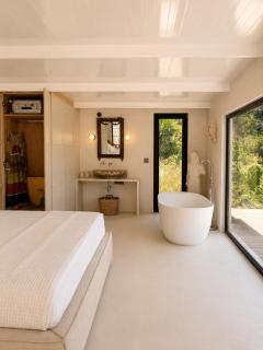 THE HILL Suite - 7