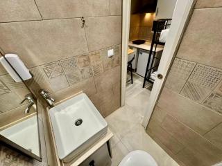 Nuevo Estudio con baño privado frente al metro BCN - 7