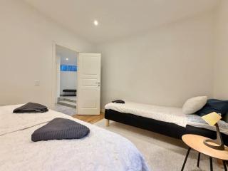 Workers & Family Villa With 6 bedrooms 2 Bath And Free Parking - 1