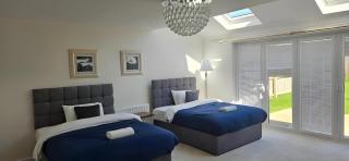 Large House, Sleeps 7, Perfect for Long term stays - 0