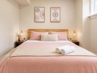 Chic & Spacious 2BR Home Near Yonge St - 1