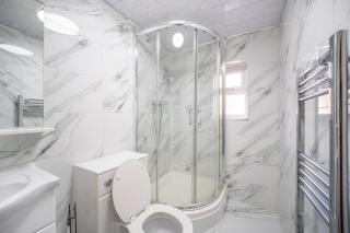 Spacious House Sleeps 6 Free Parking Contractors - 3