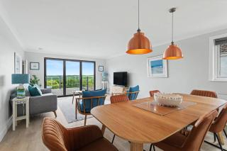 Stylish 3 Bedroom with Balcony and Amazing View - 8