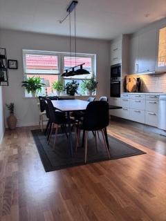 Modern townhouse, large terrace in a prime sunny location - 7