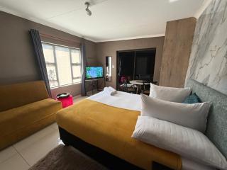 Room 4 ThirtyNineHoog Central - 7