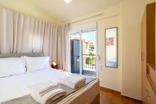 Modern City-Center Studio in the Heart of Kalamata - 4