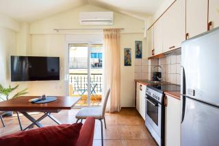 Modern City-Center Studio in the Heart of Kalamata - 1