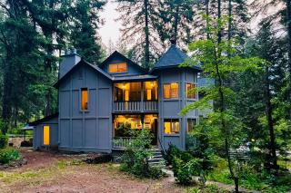 Grand Forest Home in Klamath Falls Near Crater Lake - 2