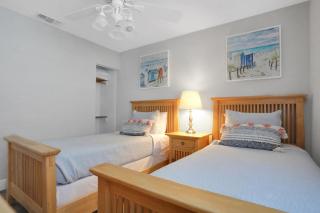 Anna Maria Island Duplex: Pool, Kitchen, Sun Deck - 5