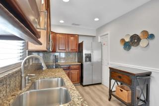 Anna Maria Island Duplex: Pool, Kitchen, Sun Deck - 4