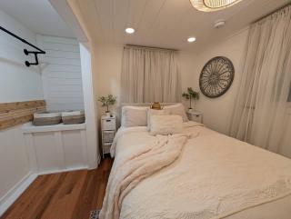 Cowboys Cottage Cozy Farmhouse Retreat - 3