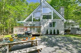 Outdoor Fun! Charming Family Home in Tobyhanna - 0