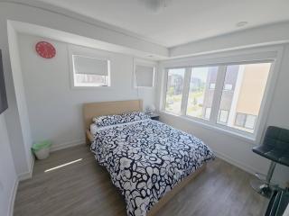 Downsview Park Retreat - Rogers Stadium Getaway 1 - 6
