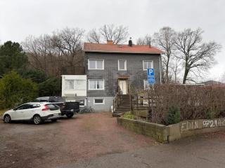 2 Bedroom Apartment With 4 Beds For Workers Near Volvo Free Parking - 6